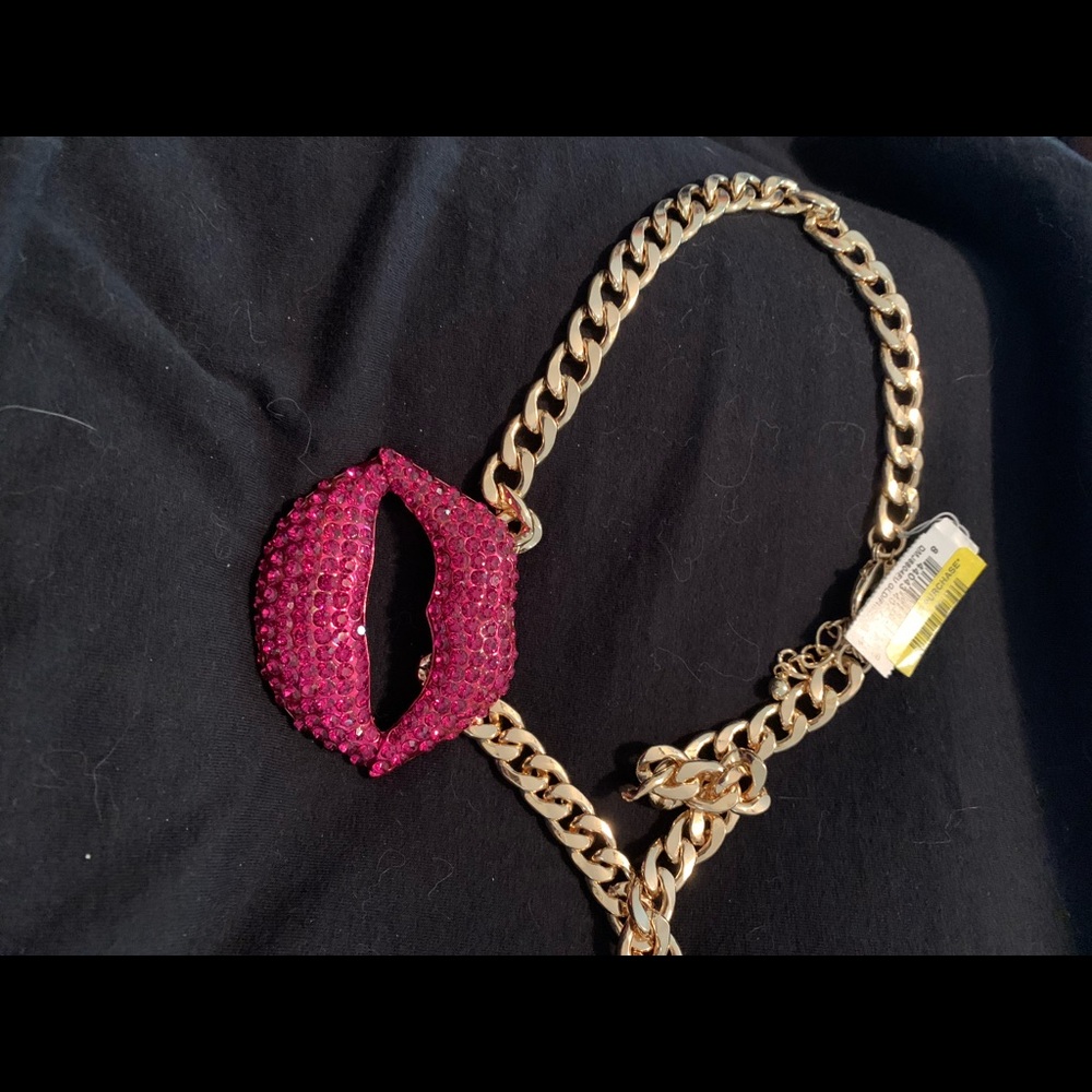 Big lips on a chain